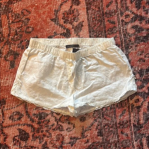 NWT Brandy Melville Kiera Linen Lace Shorts - Picture 3 of 7
